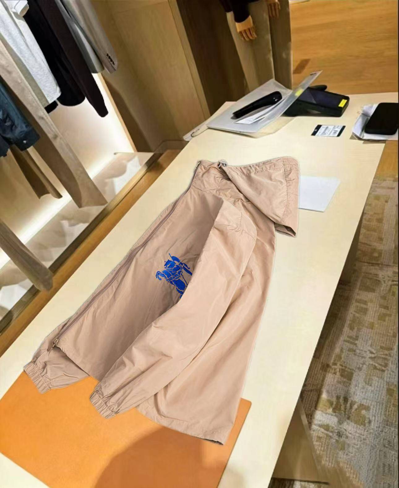 BURBERRY バーバリー メンズ ジャケット ブルゾン マウンテンパーカー ナイロン ロゴワッペン レギュラーフィット カーキ - 画像 9