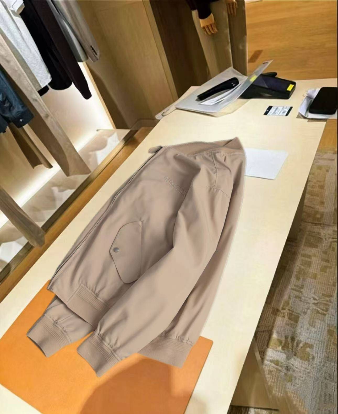 BURBERRY バーバリー メンズ ジャケット スタンドカラージャケット ナイロン ロゴワッペン ドローコード ミリタリー 秋冬 ベージュ - 画像 9