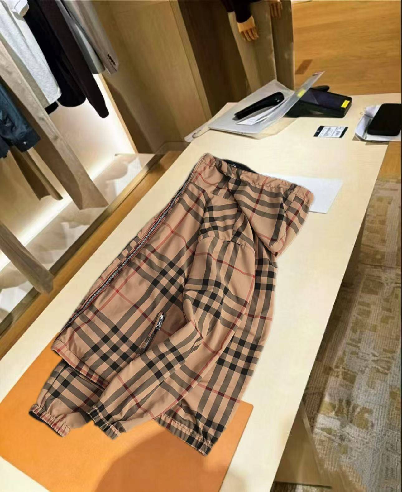 BURBERRY バーバリー メンズ ジャケット ブルゾン マウンテンパーカー ナイロン ロゴワッペン ダブルジップ ブラック - 画像 9