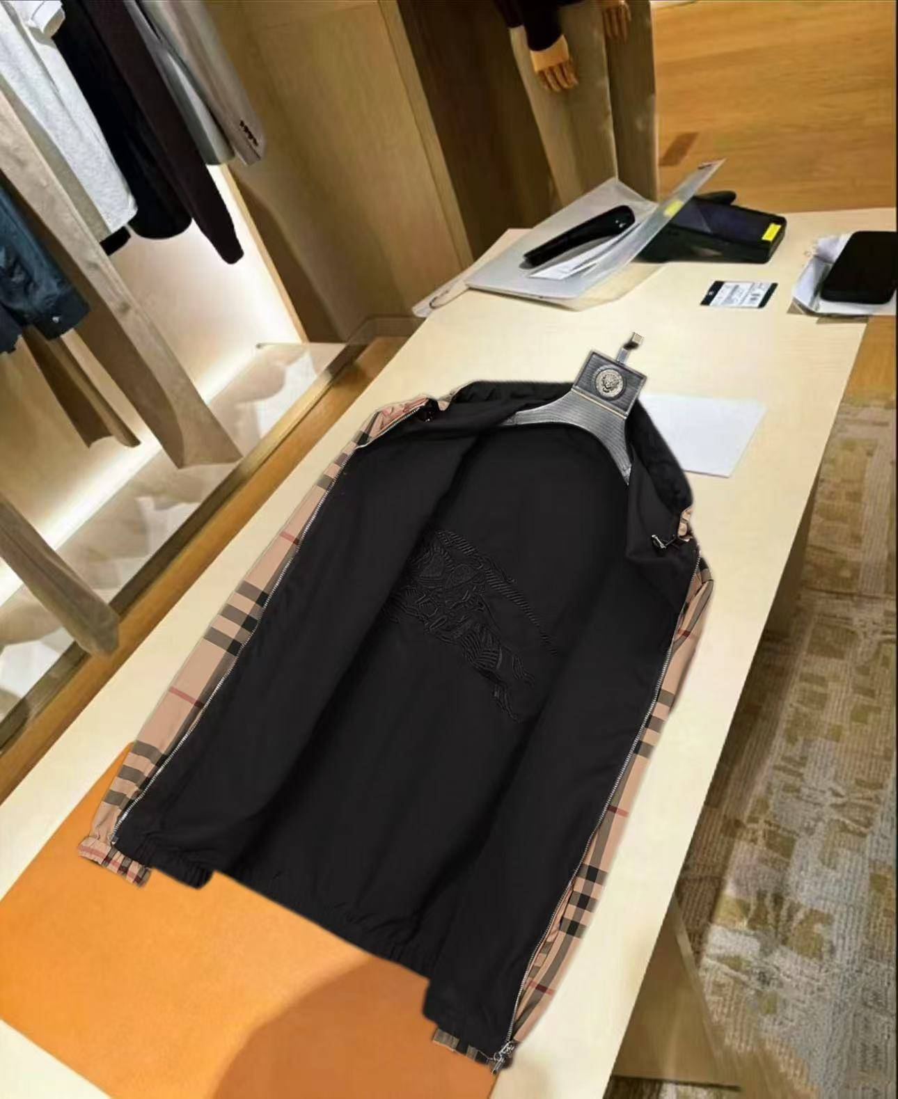 BURBERRY バーバリー メンズ ジャケット ブルゾン マウンテンパーカー ナイロン ロゴワッペン ダブルジップ ブラック - 画像 10