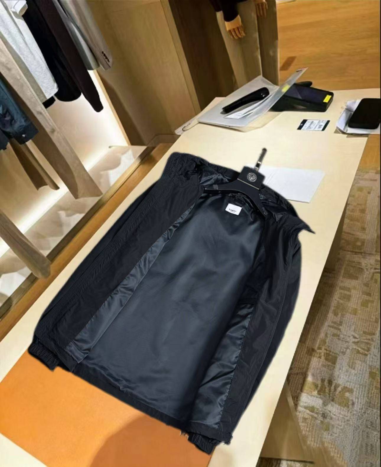 BURBERRY バーバリー メンズ ブルゾン MA 1 ナイロン ロゴワッペン ダブルジップ 秋冬 防寒 ブラック - 画像 10