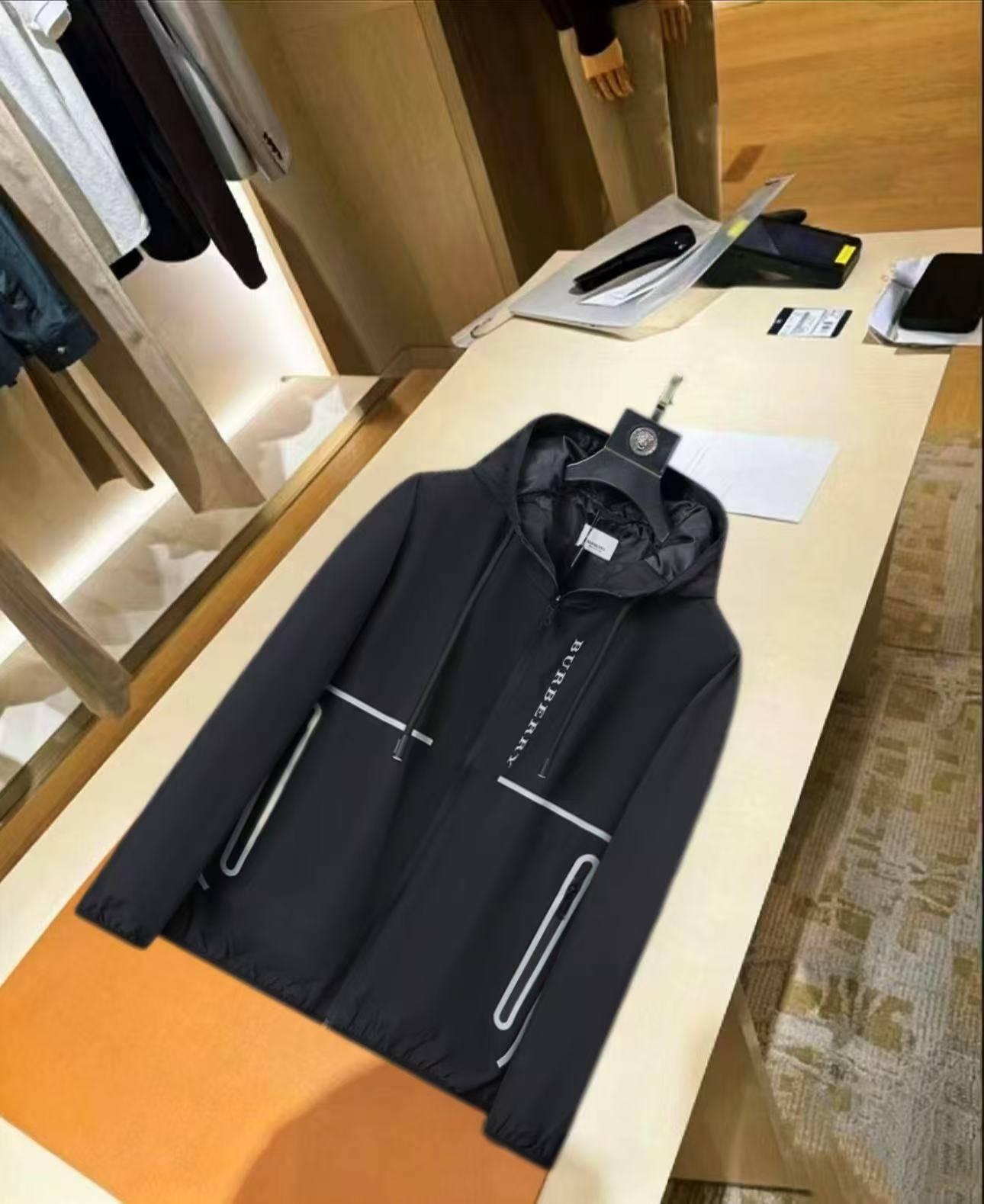 BURBERRY バーバリー メンズ ブルゾン マウンテンパーカー キルティング ナイロン フーデッドジャケット 秋冬 ブラック 3XL