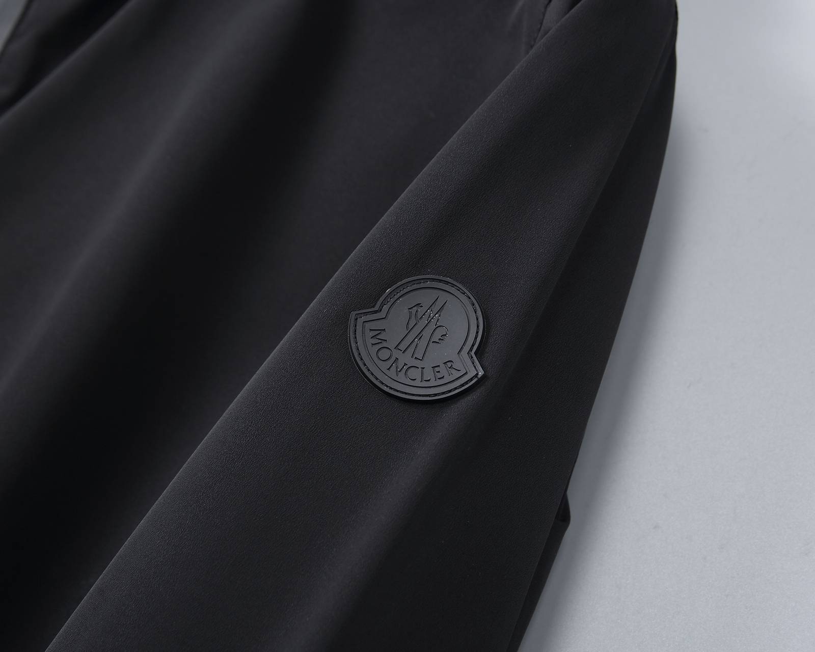 MONCLER モンクレール メンズ ジャケット ブルゾン ナイロン ロゴワッペン ダブルジップ 3XLB23210 ブラック - 画像 4