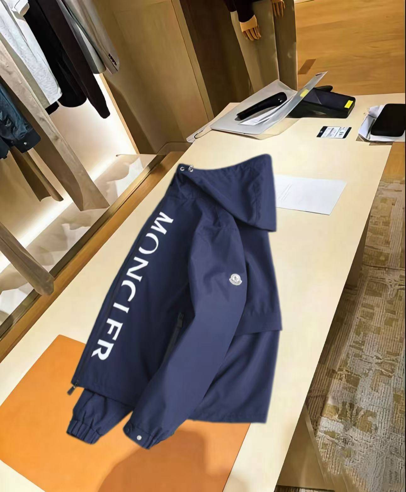MONCLER モンクレール メンズ ジャケット ブルゾン ナイロン ロゴワッペン マウンテンパーカー ネイビー - 画像 9