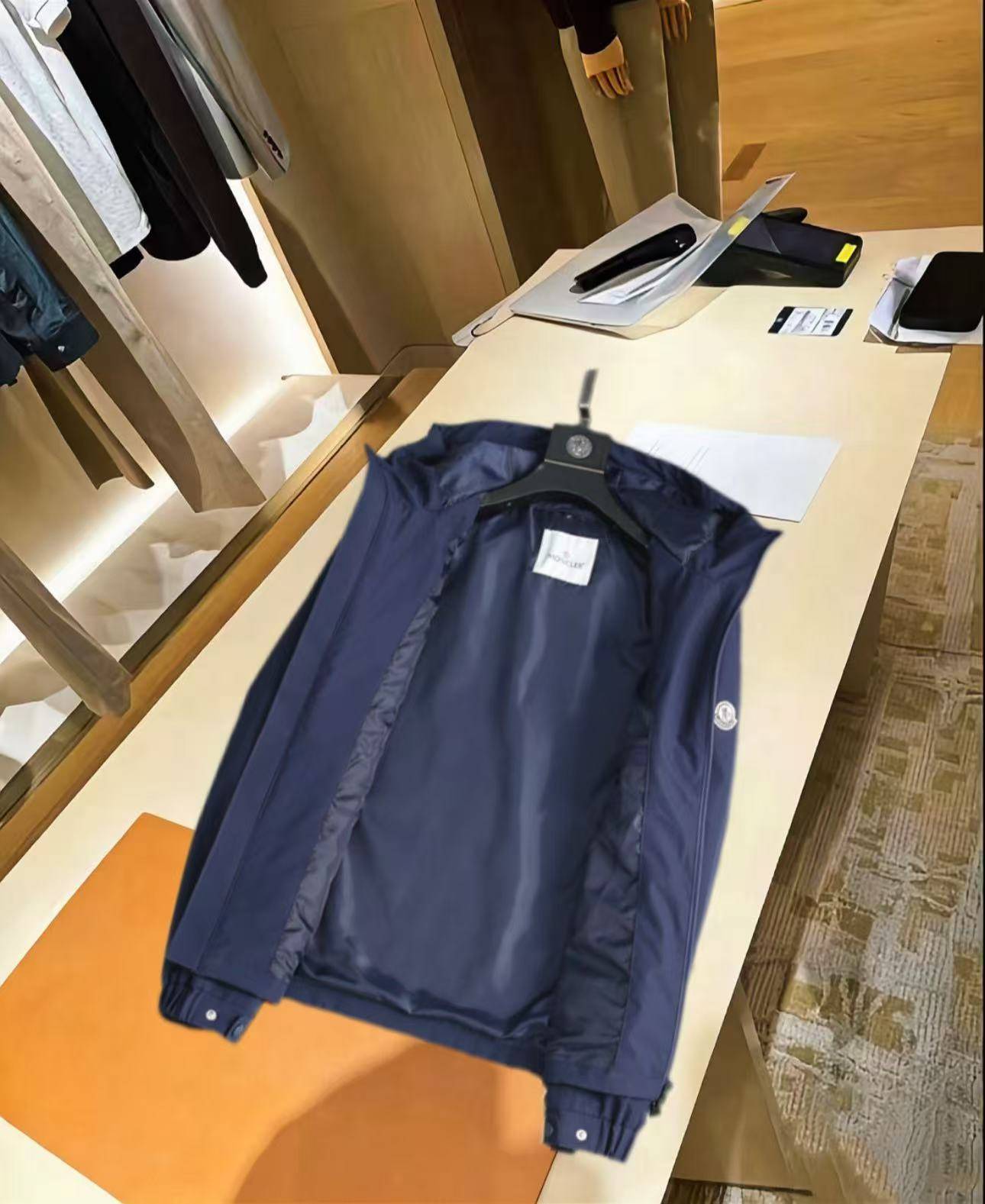 MONCLER モンクレール メンズ ジャケット ブルゾン ナイロン ロゴワッペン マウンテンパーカー ネイビー - 画像 10