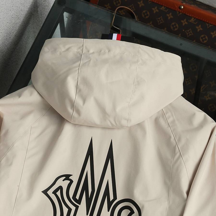 MONCLER モンクレール メンズ ジャケット ブルゾン ナイロン ロゴワッペン マウンテンパーカー 秋冬 ベージュ - 画像 5