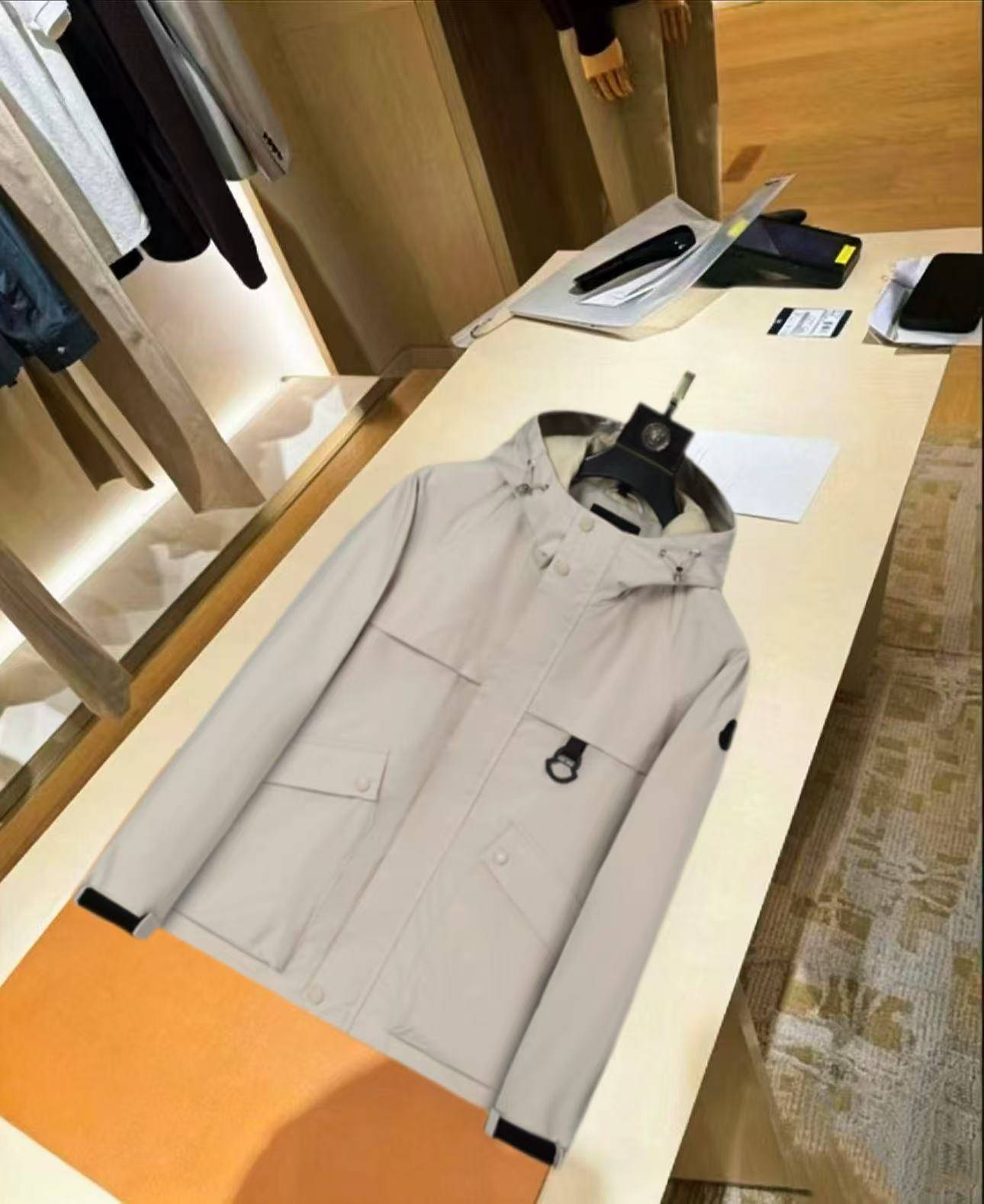 MONCLER モンクレール メンズ ジャケット ブルゾン ナイロン ロゴワッペン マウンテンパーカー 秋冬 ベージュ - 画像 19