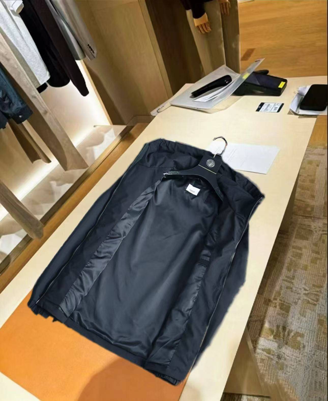 MONCLER モンクレール メンズ ジャケット マウンテンパーカー ナイロン ロゴワッペン ダブルジップ 秋冬 ブラック - 画像 16