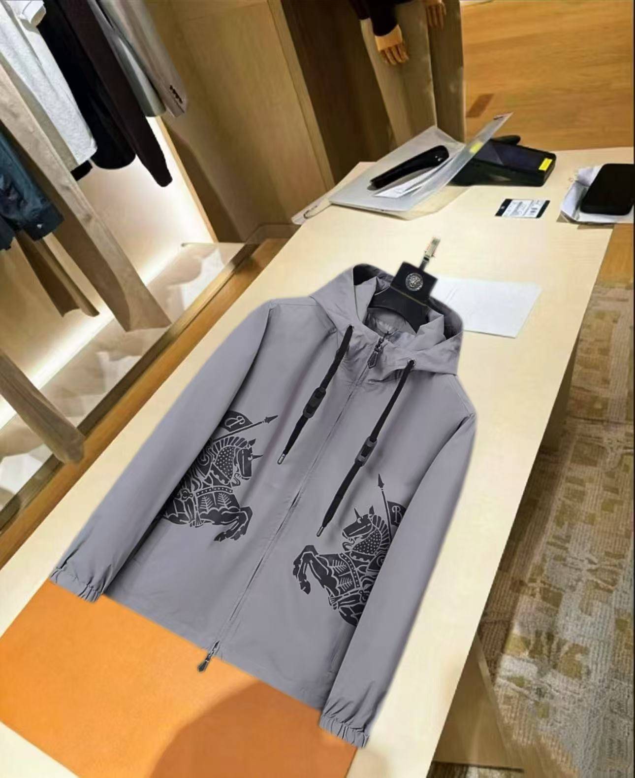 BURBERRY バーバリー メンズ ブルゾン ボマージャケット ロゴプリント ナイロン ジップアップ 秋冬 グレー