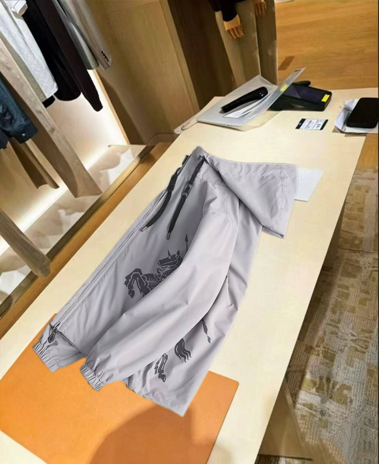 BURBERRY バーバリー メンズ ブルゾン ボマージャケット ロゴプリント ナイロン ジップアップ 秋冬 グレー - 画像 9