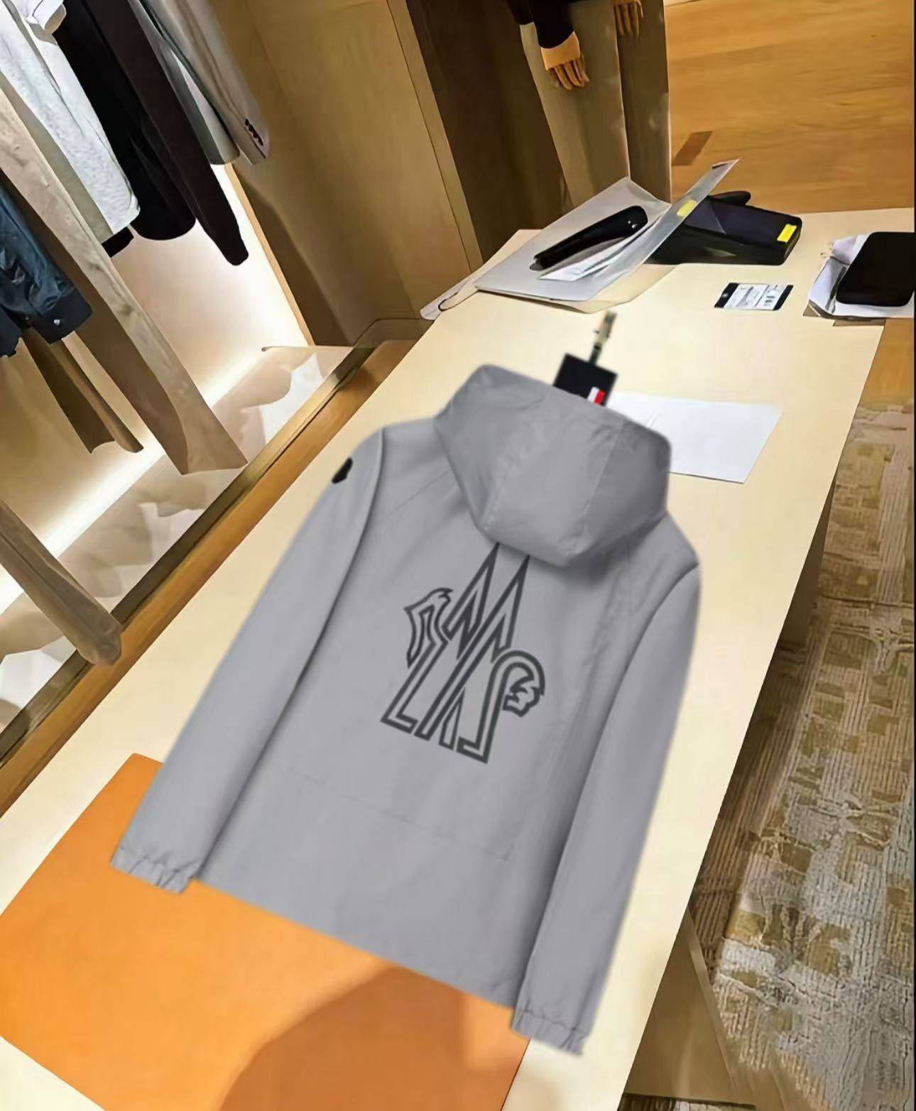 MONCLER モンクレール メンズ ジャケット ブルゾン ナイロン ロゴワッペン マウンテンパーカー 秋冬 グレー