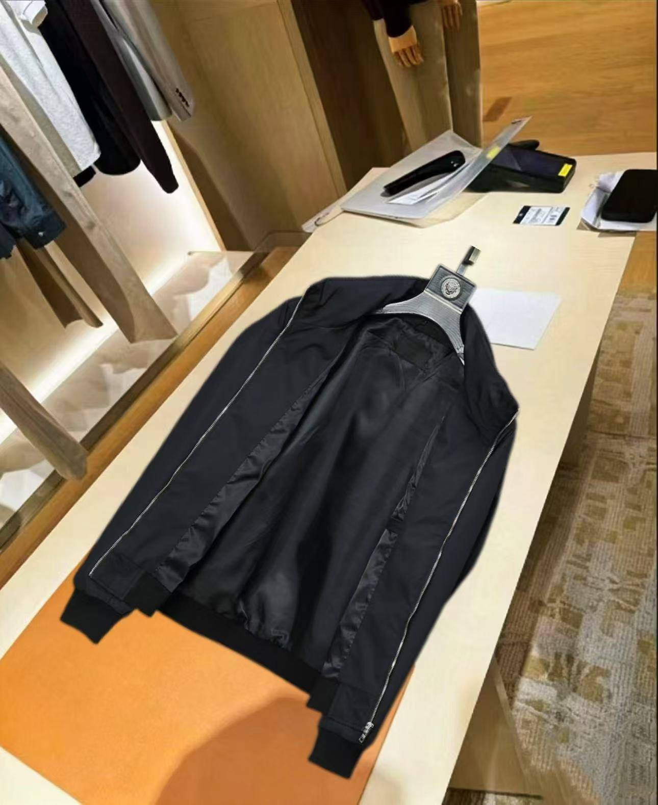 PRADA プラダ メンズ ジャケット ブルゾン ナイロン ロゴワッペン ダブルジップ 秋冬 ブラック - 画像 9