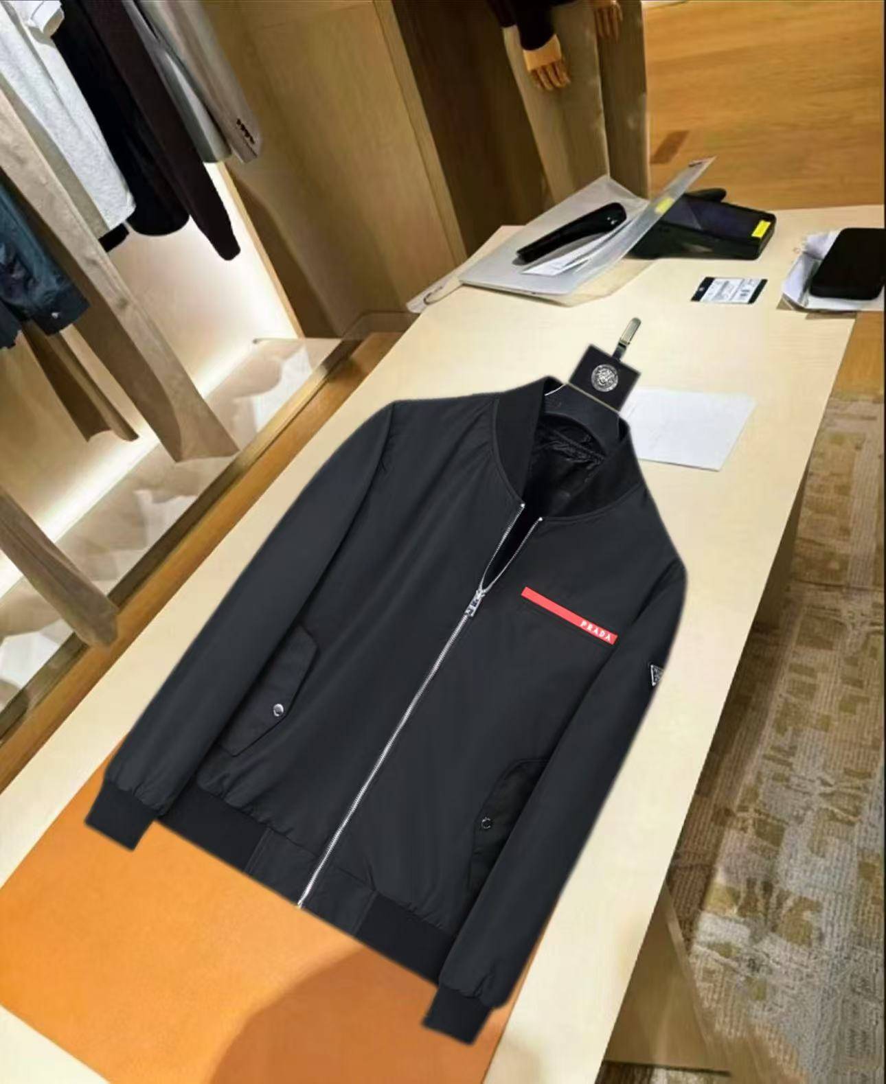 PRADA プラダ メンズ ジャケット ブルゾン ナイロン ロゴワッペン ダブルジップ 秋冬 防寒 ブラック