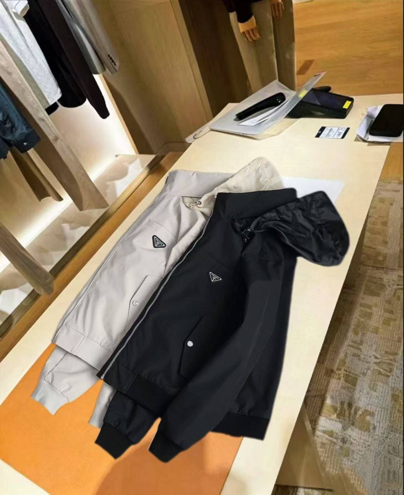 PRADA プラダ メンズ ジャケット ブルゾン ナイロン ロゴワッペン MA 1 フード付き ブラック M 3XL - 画像 8