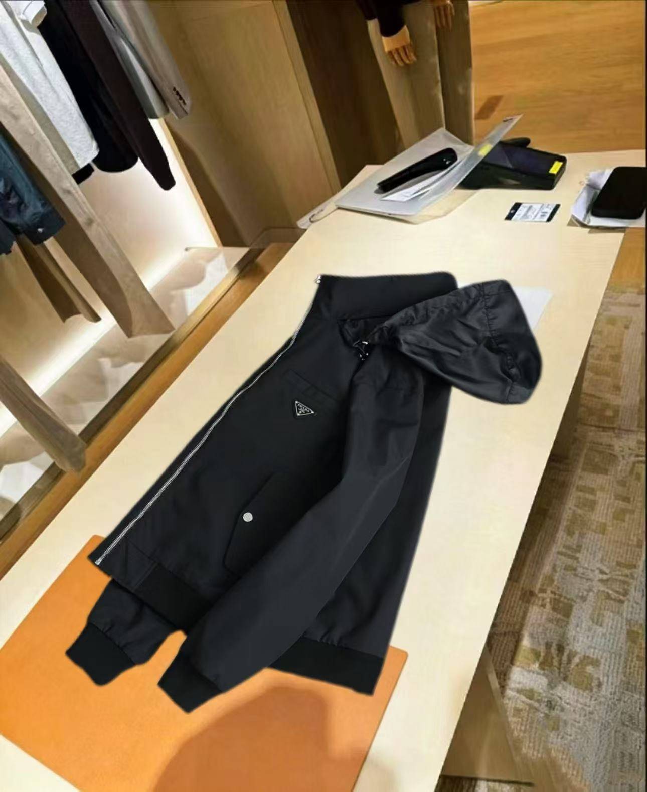 PRADA プラダ メンズ ジャケット ブルゾン ナイロン ロゴワッペン MA 1 フード付き ブラック M 3XL - 画像 9