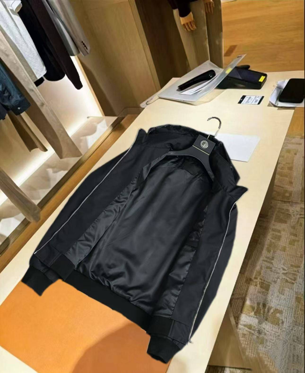 PRADA プラダ メンズ ジャケット ブルゾン ナイロン ロゴワッペン MA 1 フード付き ブラック M 3XL - 画像 10