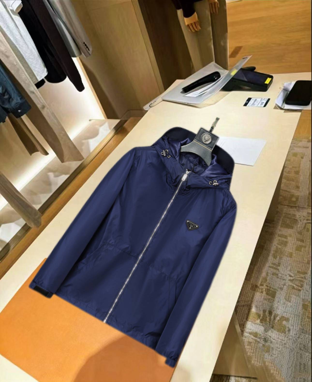 PRADA プラダ メンズ ジャケット ブルゾン ボマージャケット ナイロン ロゴワッペン ダブルジップ 秋冬 ブラック