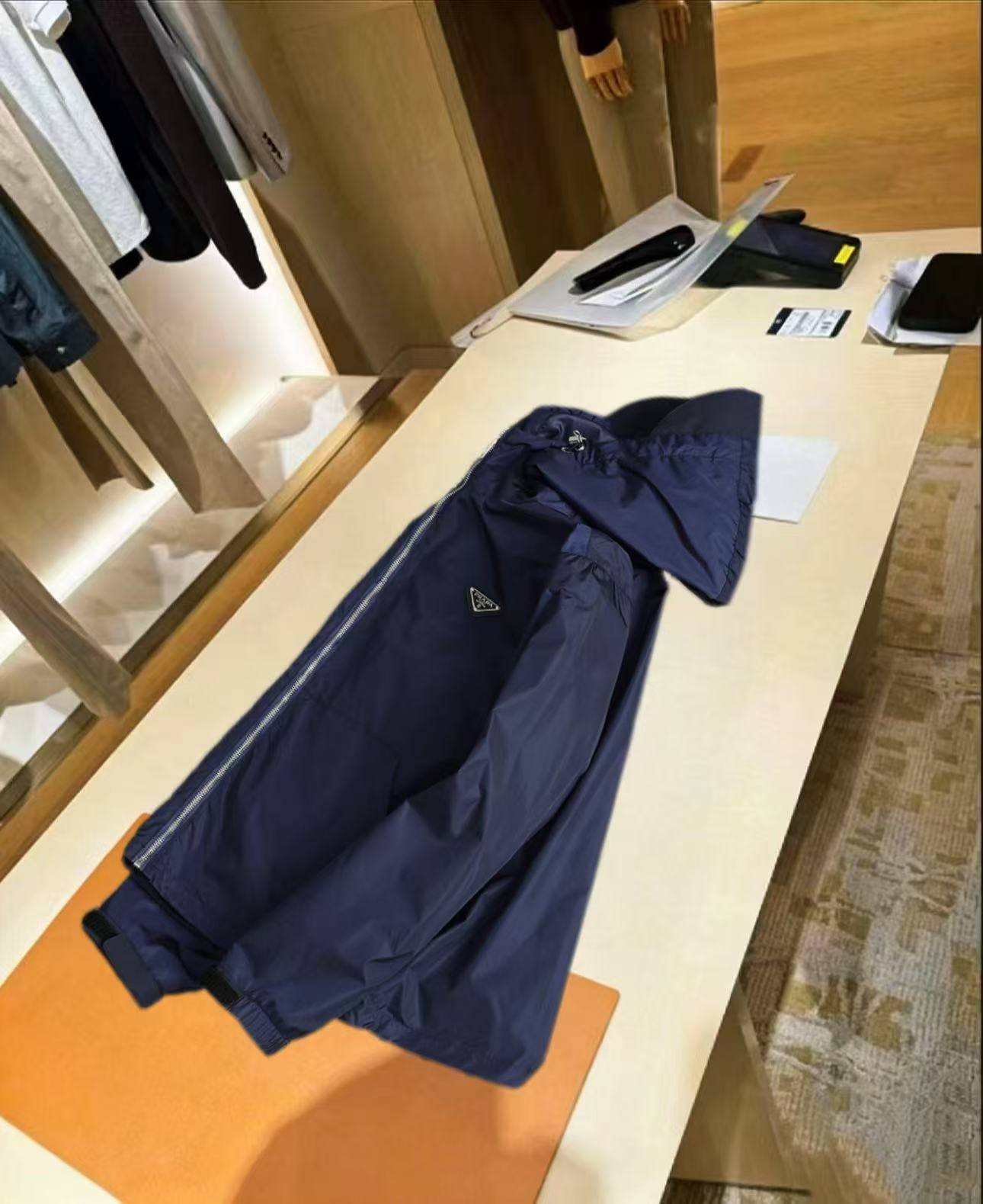 PRADA プラダ メンズ ジャケット ブルゾン ボマージャケット ナイロン ロゴワッペン ダブルジップ 秋冬 ブラック - 画像 9