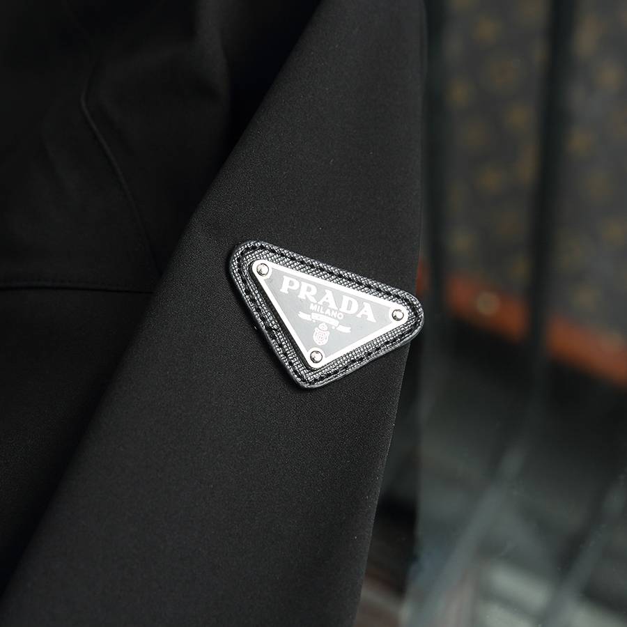 PRADA プラダ メンズ ブルゾン フーデッドジャケット ナイロン ロゴワッペン マウンテンパーカー ブラック M 3XLB2 3210 - 画像 4