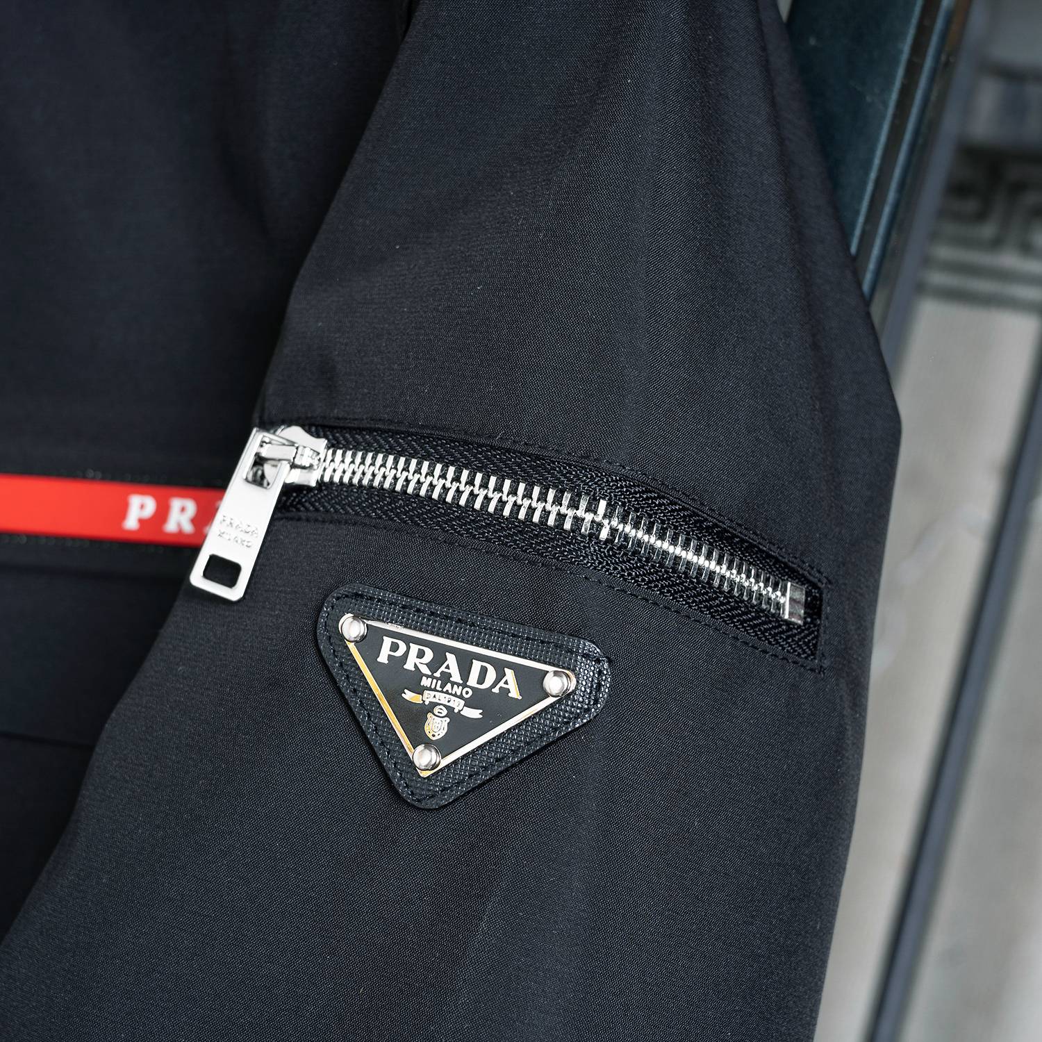 PRADA プラダ メンズ ブルゾン MA 1 ジャケット ナイロン ロゴワッペン ダブルジップ 防寒 秋冬 ブラック M 3XLB23230 - 画像 6
