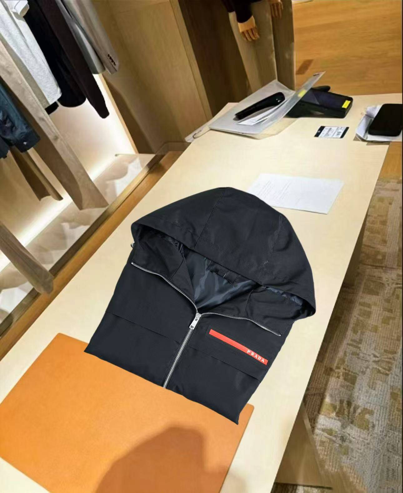 PRADA プラダ メンズ ブルゾン MA 1 ジャケット ナイロン ロゴワッペン ダブルジップ 防寒 秋冬 ブラック M 3XLB23230 - 画像 8