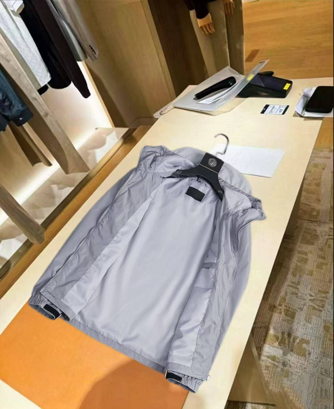 PRADA プラダ メンズ ジャケット ブルゾン ナイロン ロゴワッペン マウンテンパーカー 3XLB23210 グレー - 画像 10