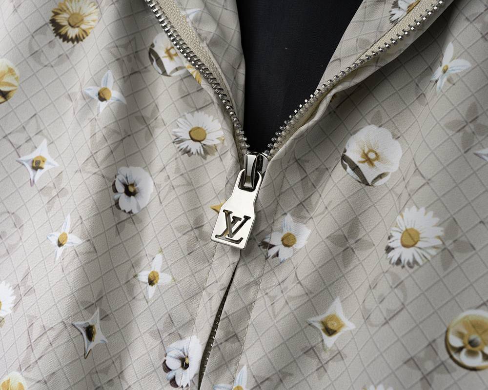 LOUIS VUITTON メンズ ジャケット ブルゾン ナイロン ロゴプリント フーデッドジャケット 秋冬 ブラック - 画像 4