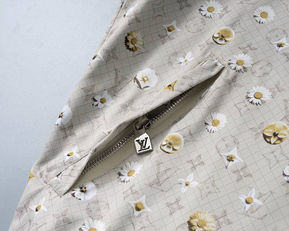 LOUIS VUITTON メンズ ジャケット ブルゾン ナイロン ロゴプリント フーデッドジャケット 秋冬 ブラック - 画像 6