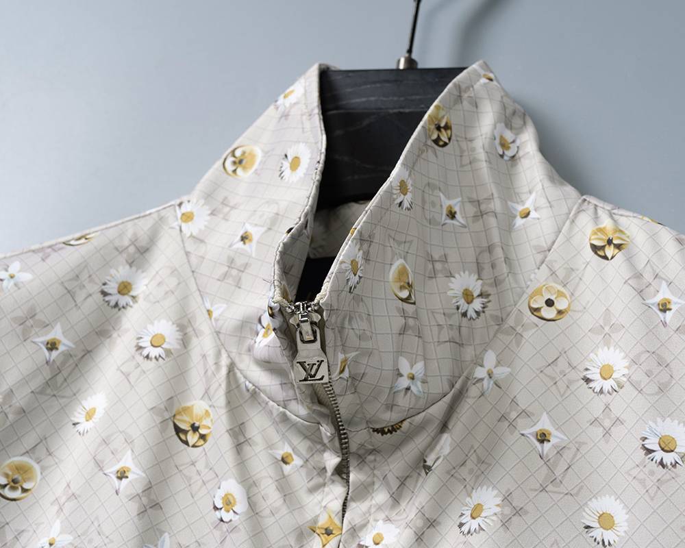 LOUIS VUITTON メンズ ジャケット ブルゾン ナイロン ロゴプリント フーデッドジャケット 秋冬 ブラック - 画像 12