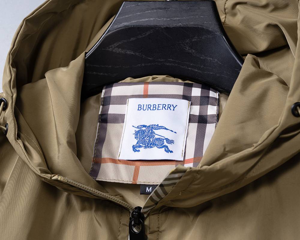 BURBERRY バーバリー メンズ ジャケット ブルゾン ナイロン キルティング マウンテンパーカー フーデッドジャケット ベージュ - 画像 2