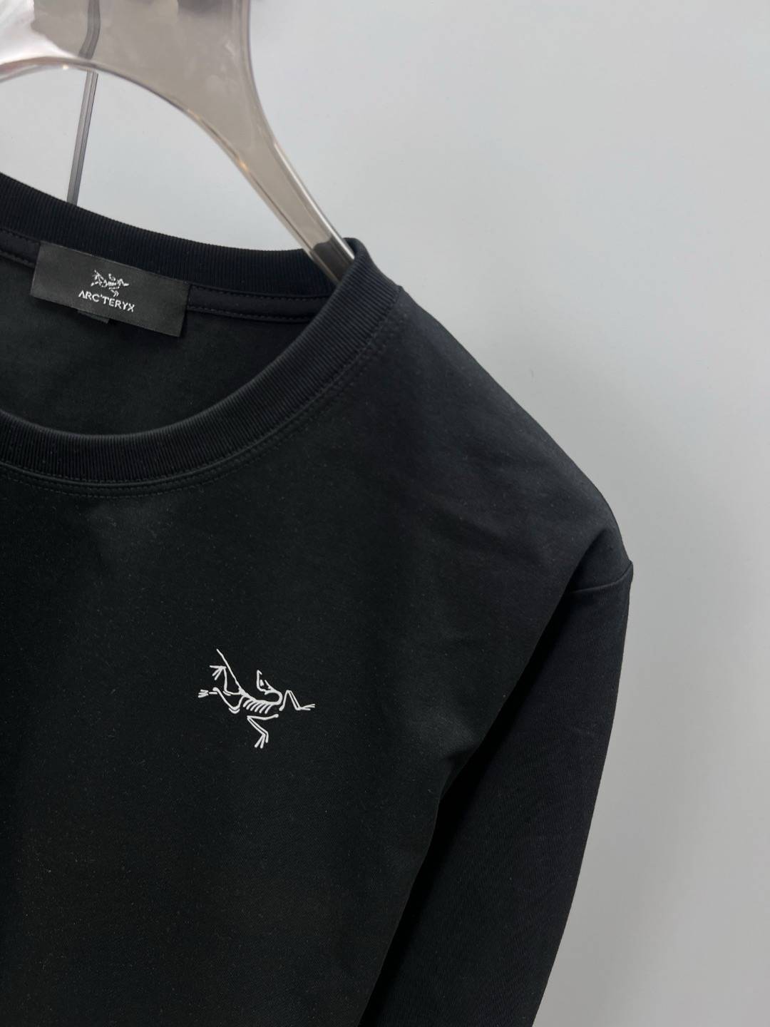 ARC TERYX アークテリクス メンズ スウェット トレーナー クルーネックスウェット ロゴプリント ロゴ刺繍 フロントロゴ メンズ ブラック - 画像 5