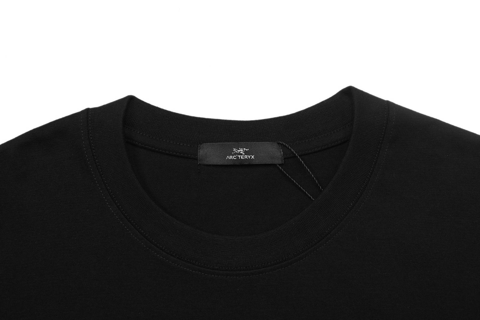 ARCTERYX アルティメット クルーネックスウェット トレーナー ロゴプリント フロントロゴ フードなし メンズ ホワイト ブラック - 画像 10