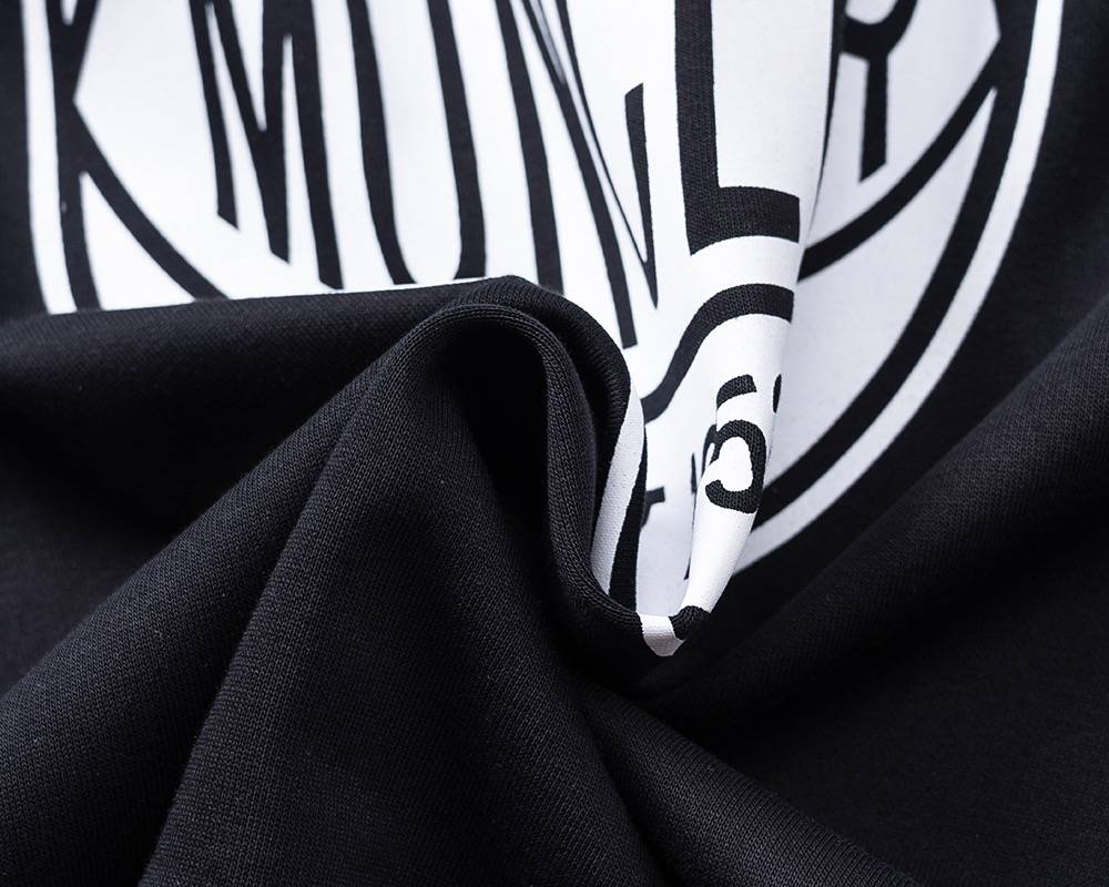 MONCLER モンクレール メンズ スウェット トレーナー ロゴプリント フロントロゴ オーバーサイズ ブラック ホワイト - 画像 4