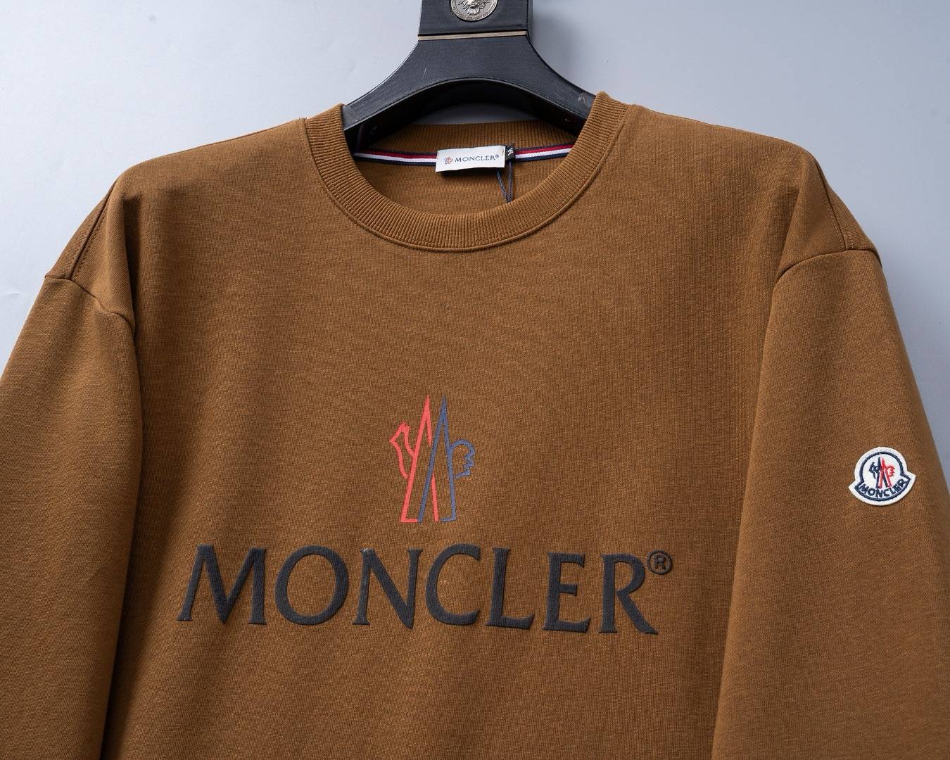 MONCLER モンクレール メンズ スウェット トレーナー ロゴプリント ロゴ刺繍 オーバーサイズ ブラウン - 画像 10