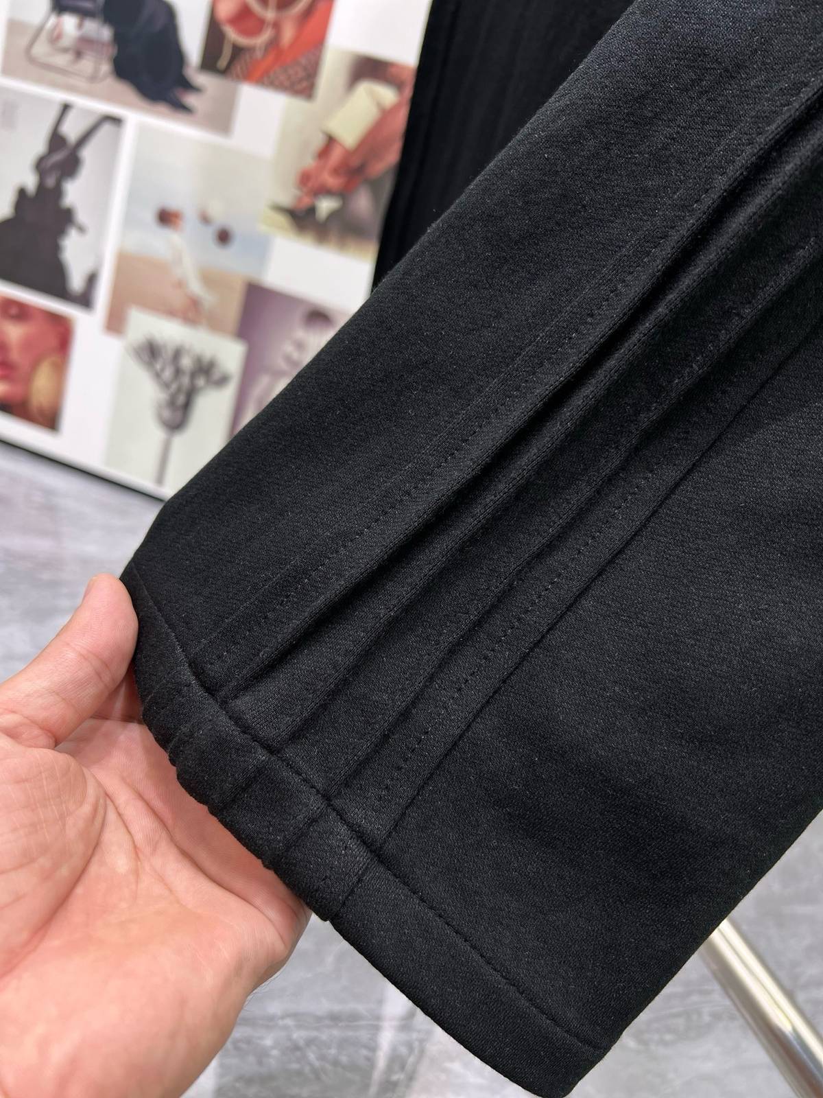 LOEWE ロエベ メンズ パンツ ワイドパンツ ウエストゴム ロゴ刺繍 メタルパーツ ブラック - 画像 2