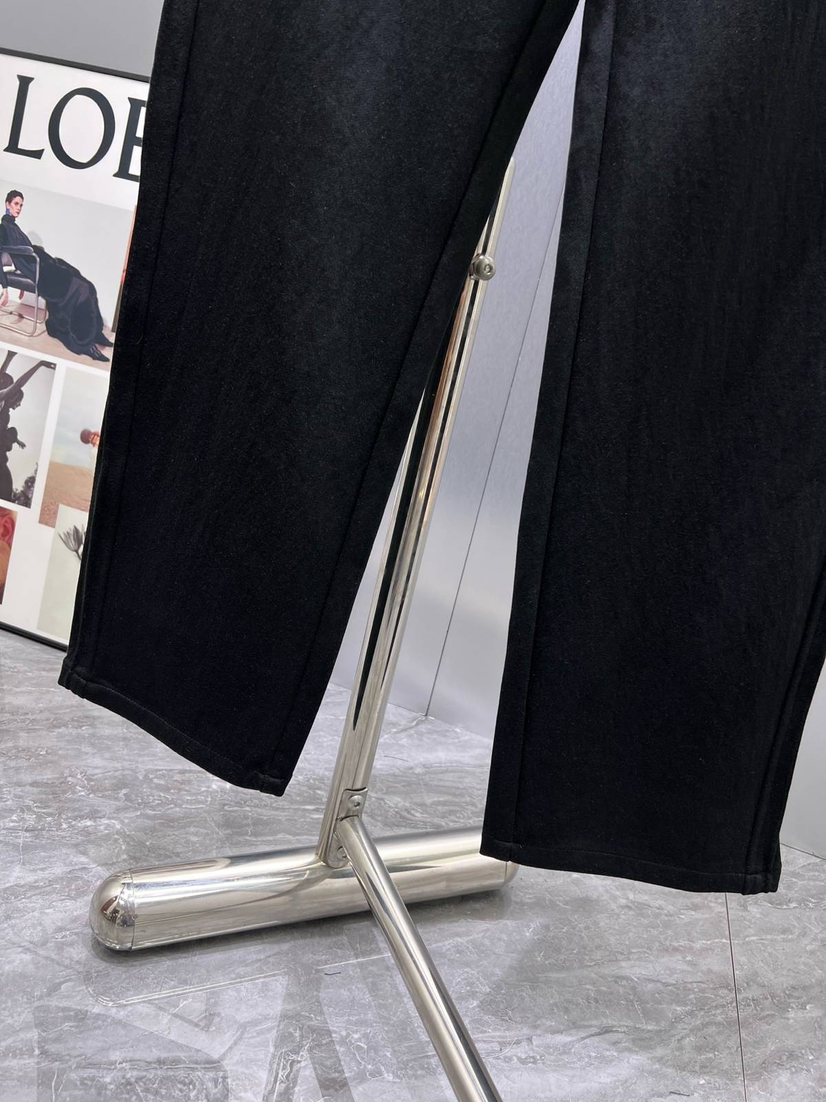 LOEWE ロエベ メンズ パンツ ワイドパンツ ウエストゴム ロゴ刺繍 メタルパーツ ブラック - 画像 3