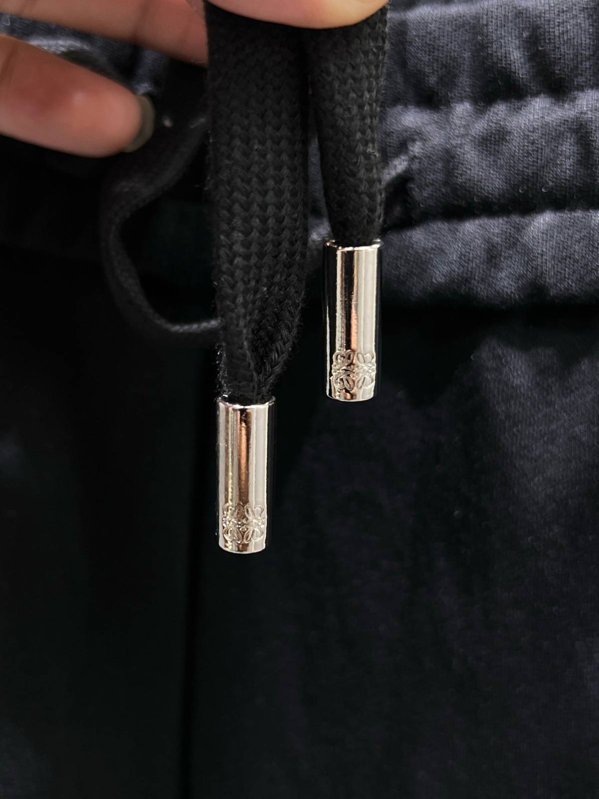 LOEWE ロエベ メンズ パンツ ワイドパンツ ウエストゴム ロゴ刺繍 メタルパーツ ブラック - 画像 7