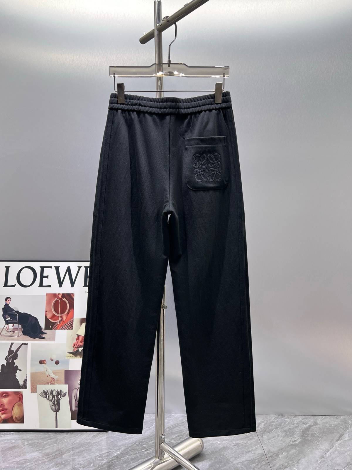 LOEWE ロエベ メンズ パンツ ワイドパンツ ウエストゴム ロゴ刺繍 メタルパーツ ブラック - 画像 9