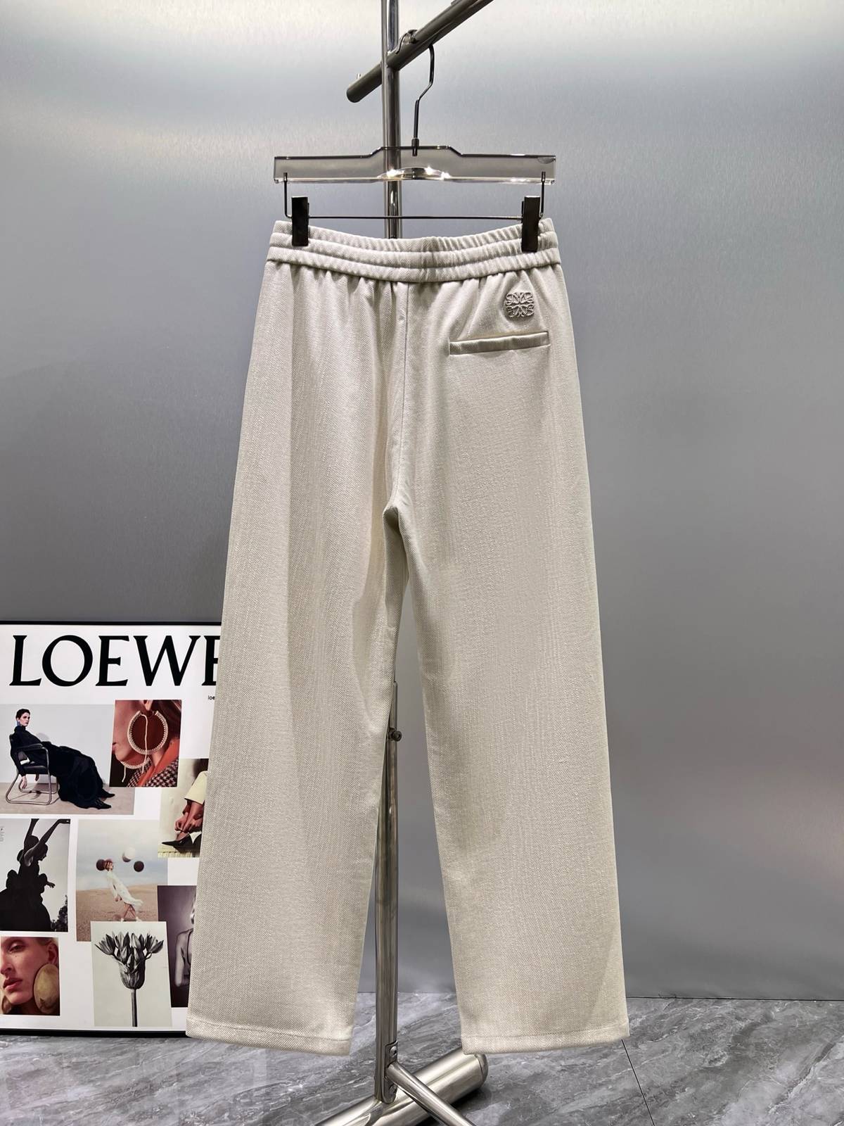 LOEWE ロエベ メンズ ボトムス ワイドパンツ ウエストゴム ロゴ刺繍 サイドライン ミリタリーファブリック ブラック - 画像 9