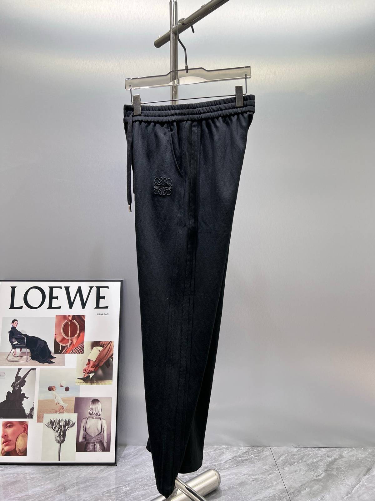 LOEWE ロエベ メンズ イージーパンツ ワイドパンツ サイドライン ロゴ刺繍 ウエストゴム ブラック - 画像 8