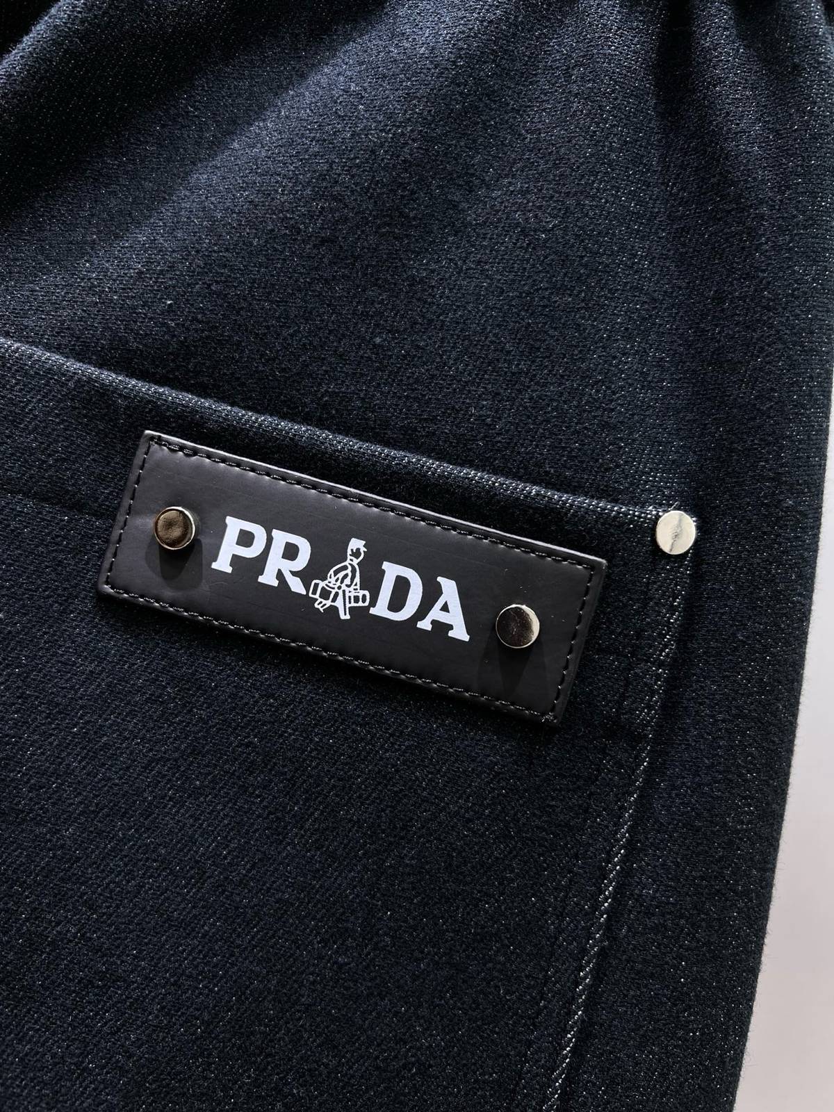 PRADA メンズ イージーパンツ ワイドパンツ サイドライン ロゴ刺繍 メタルパーツ ブラック - 画像 9