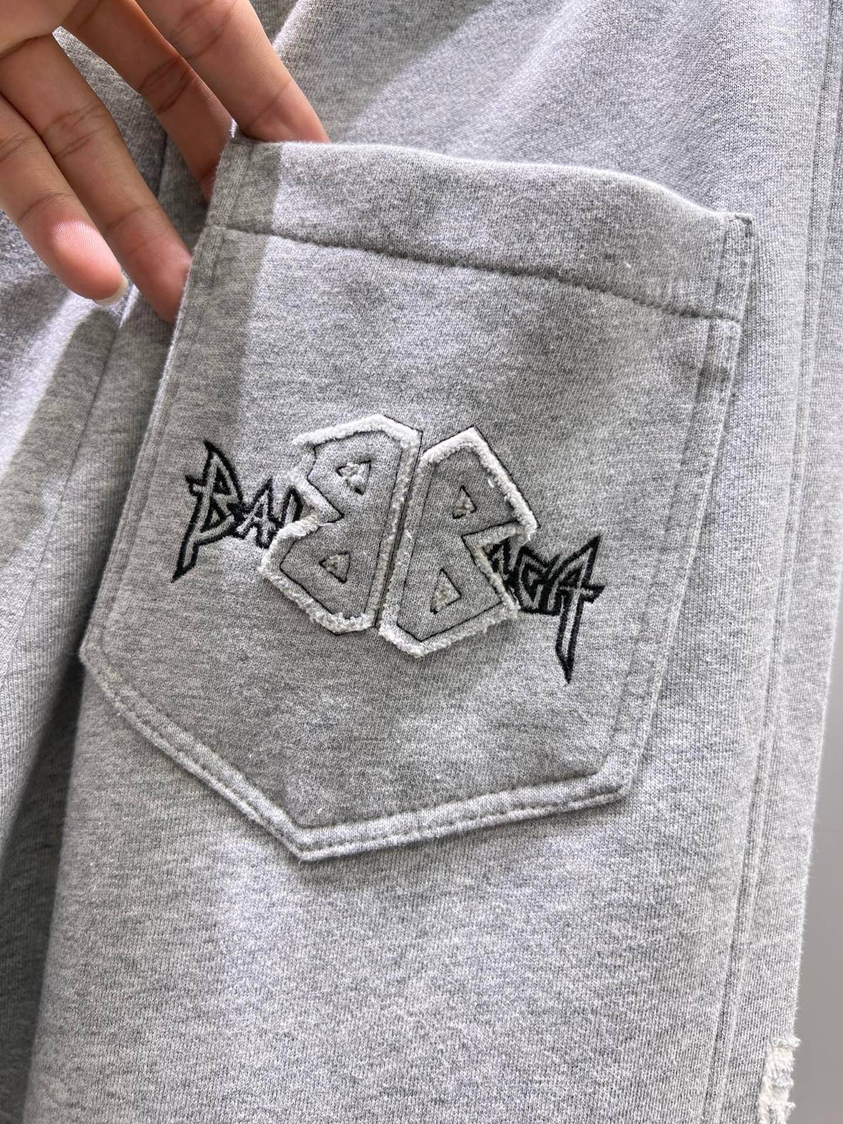 BALENCIAGA バレンシアガ メンズ ボトムス ワイドパンツ サイドライン ロゴ刺繍 イージーパンツ ストリート モード グレー - 画像 5