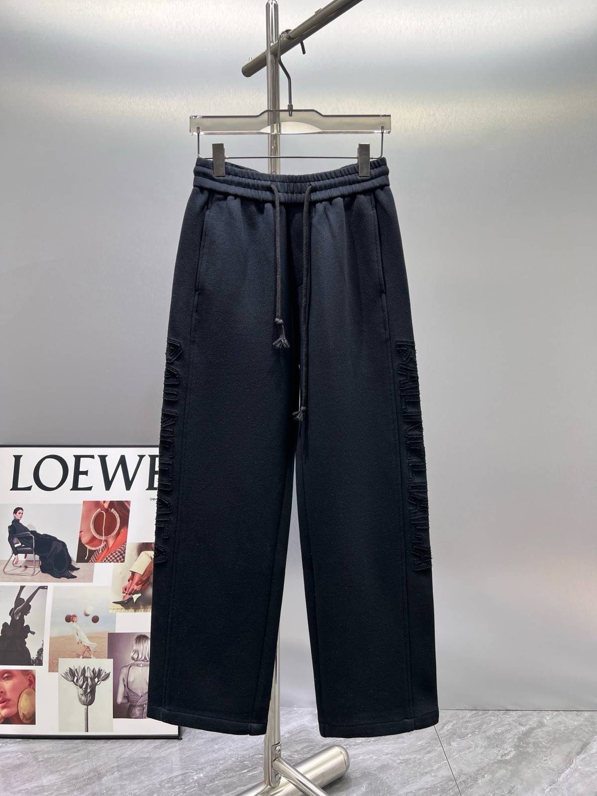 LOEWE ロエベ メンズ パンツ カーゴパンツ ロゴ刺繍 サイドライン ワイドパンツ ブラック