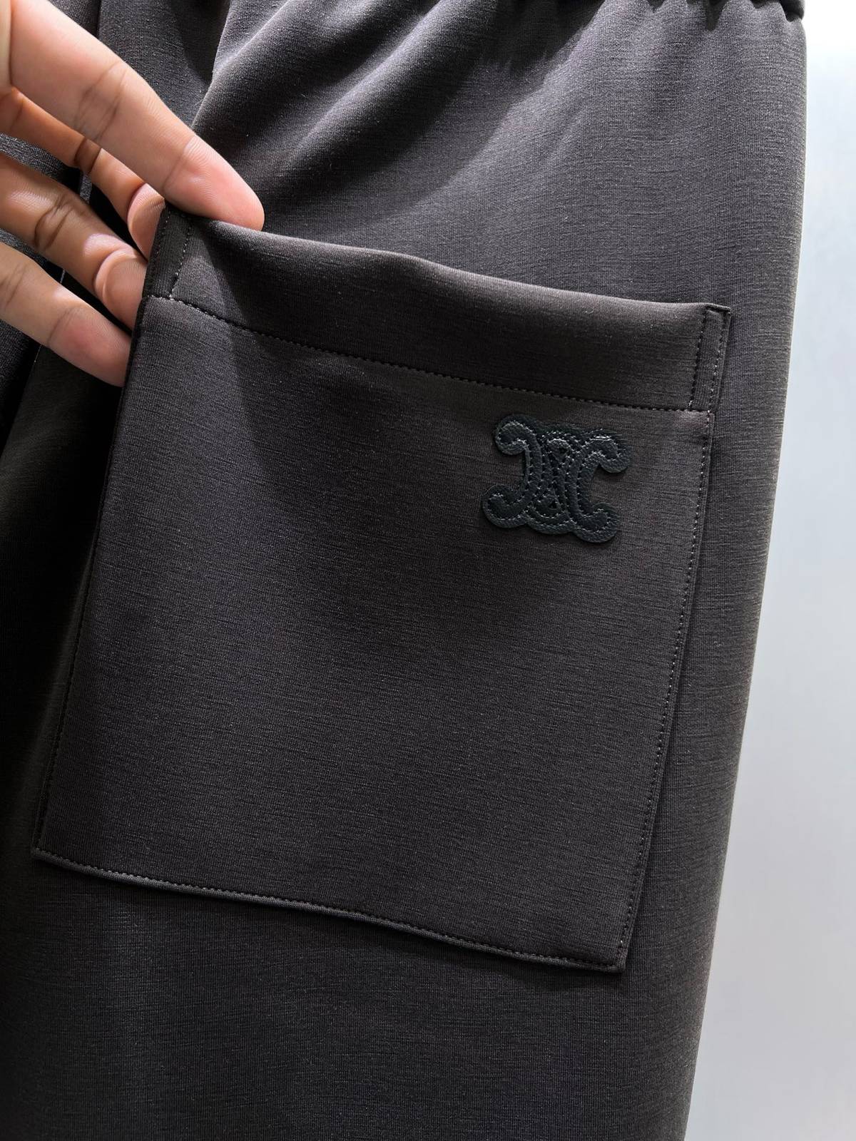 CHROME HEARTS クロムハーツ メンズ パンツ ジョガーパンツ サイドライン ロゴ刺繍 ロングコード メタルパーツ ブラック - 画像 4
