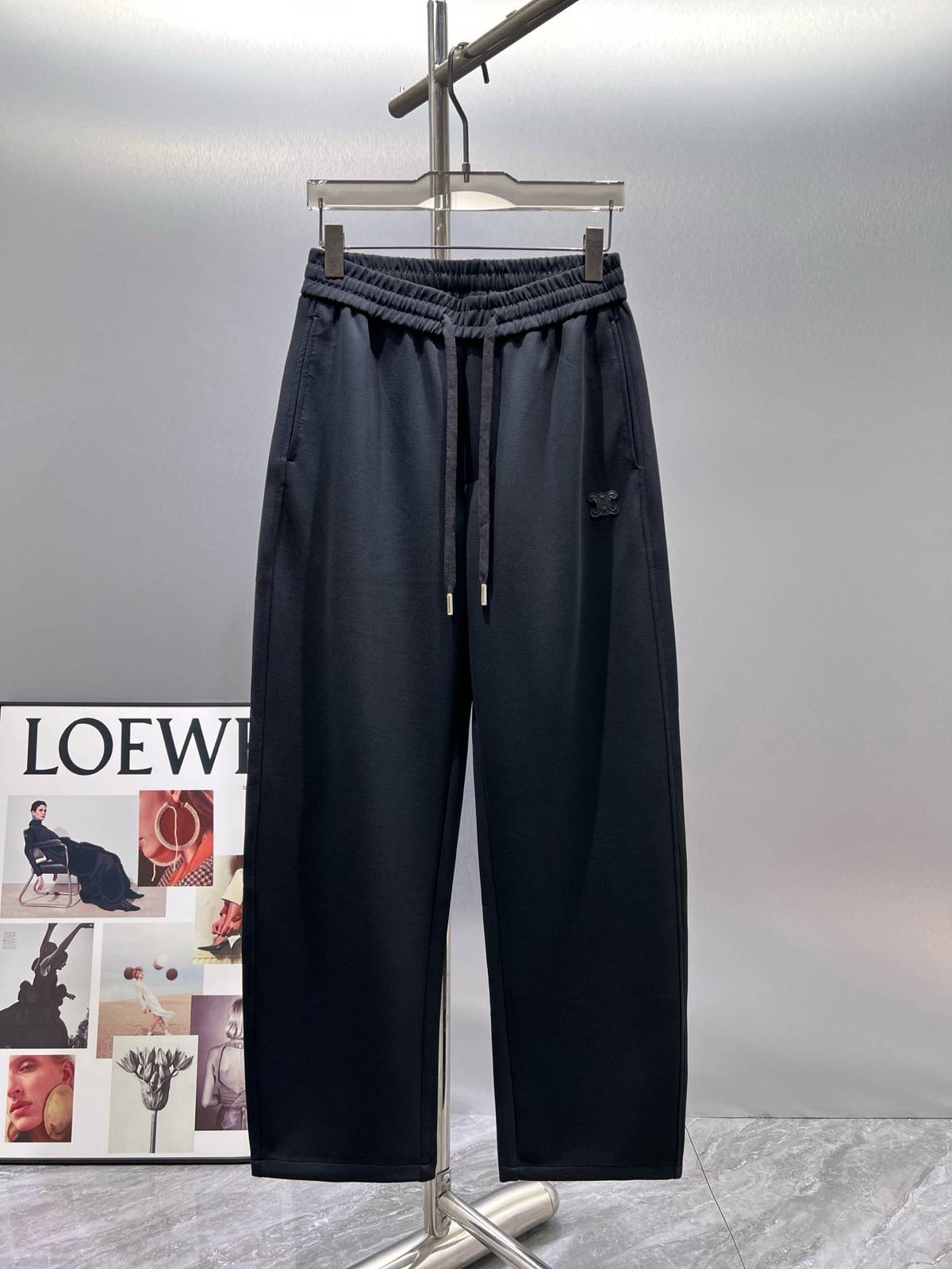 LOEWE ロエベ メンズ パンツ ジョガーパンツ ウエストゴム ロゴ刺繍 メタルパーツ メンズ ブラック