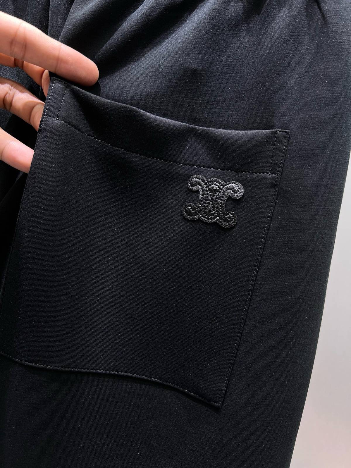 LOEWE ロエベ メンズ パンツ ジョガーパンツ ウエストゴム ロゴ刺繍 メタルパーツ メンズ ブラック - 画像 4