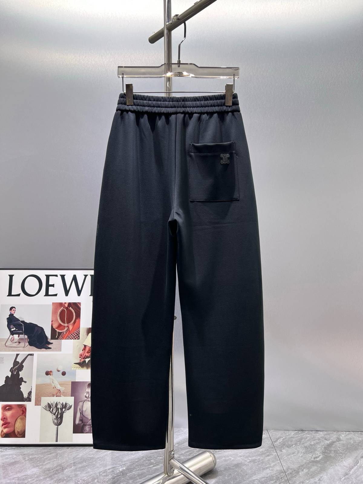 LOEWE ロエベ メンズ パンツ ジョガーパンツ ウエストゴム ロゴ刺繍 メタルパーツ メンズ ブラック - 画像 9