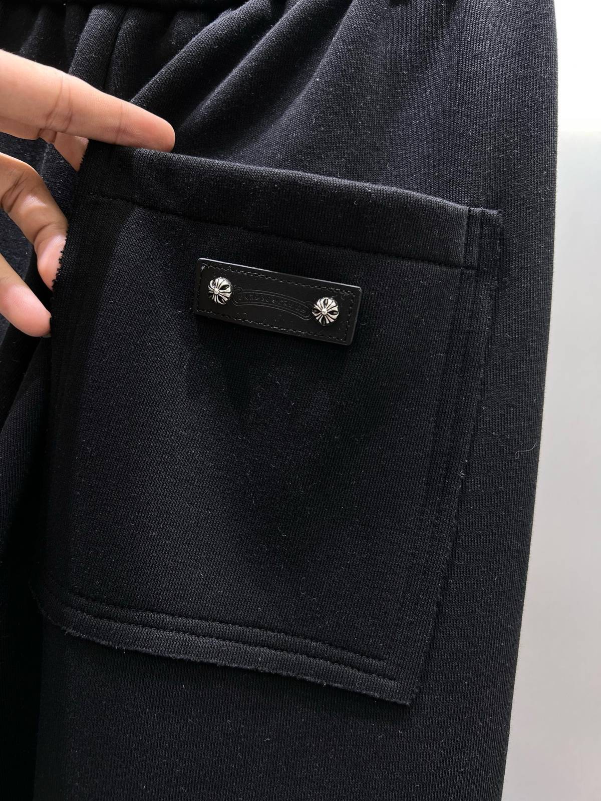 CHROME HEARTS クロムハーツ メンズ イージーパンツ ワイドパンツ サイドライン ロゴ刺繍 メタルパーツ ブラック - 画像 4