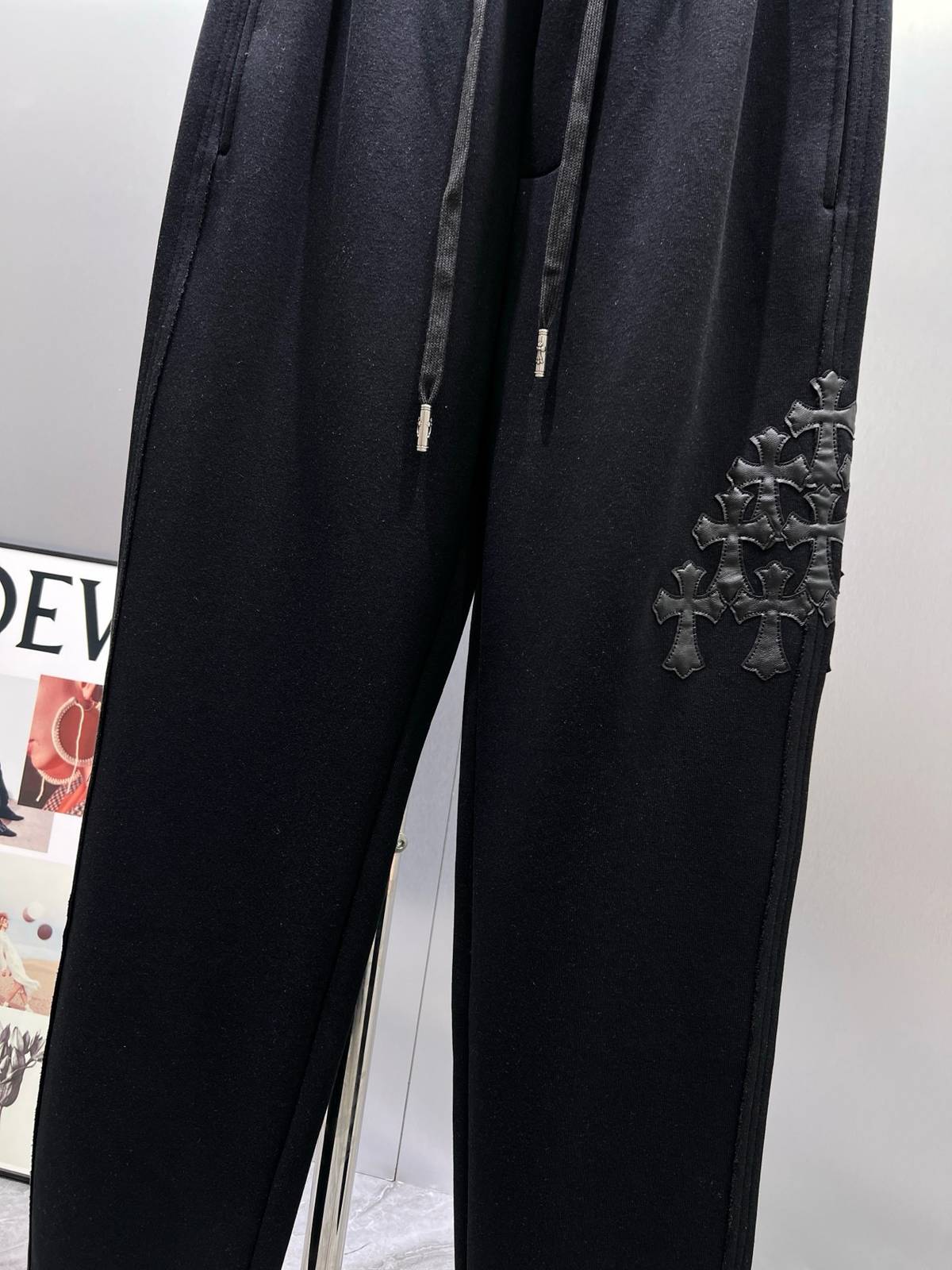 CHROME HEARTS クロムハーツ メンズ イージーパンツ ワイドパンツ サイドライン ロゴ刺繍 メタルパーツ ブラック - 画像 6