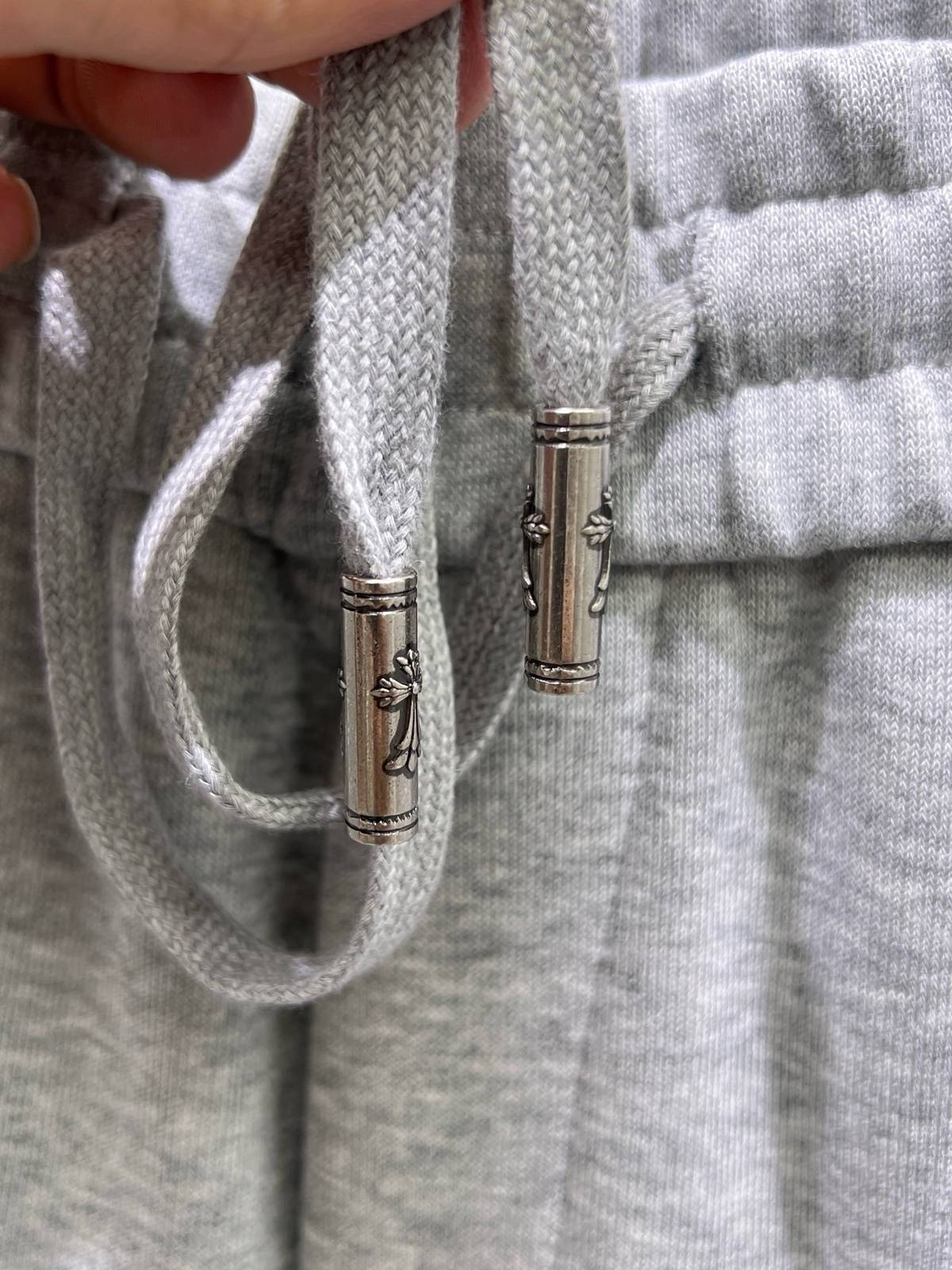 CHROME HEARTS クロムハーツ メンズ パンツ ジョガーパンツ サイドライン ロゴ刺繍 ロゴプリント メタルパーツ ブラック - 画像 6